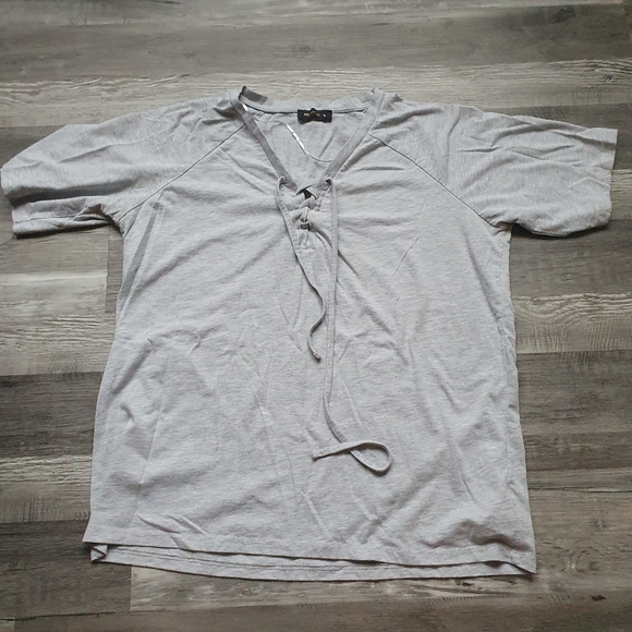 🤑Mo woman XL tees - Picture 2 of 3